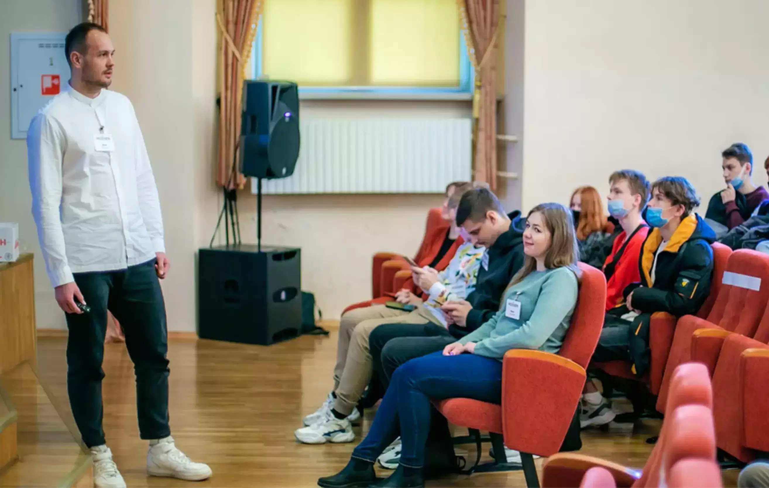 IT speaker IT speaker